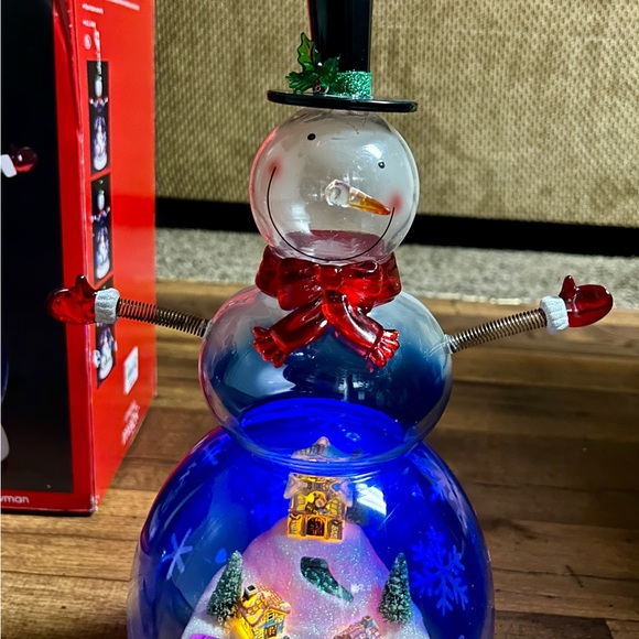 JCPenney • Lighted/Animated Train/ 8 Songs • Santa’s Toy Shop Snowman •Box/Video - Picture 5 of 16